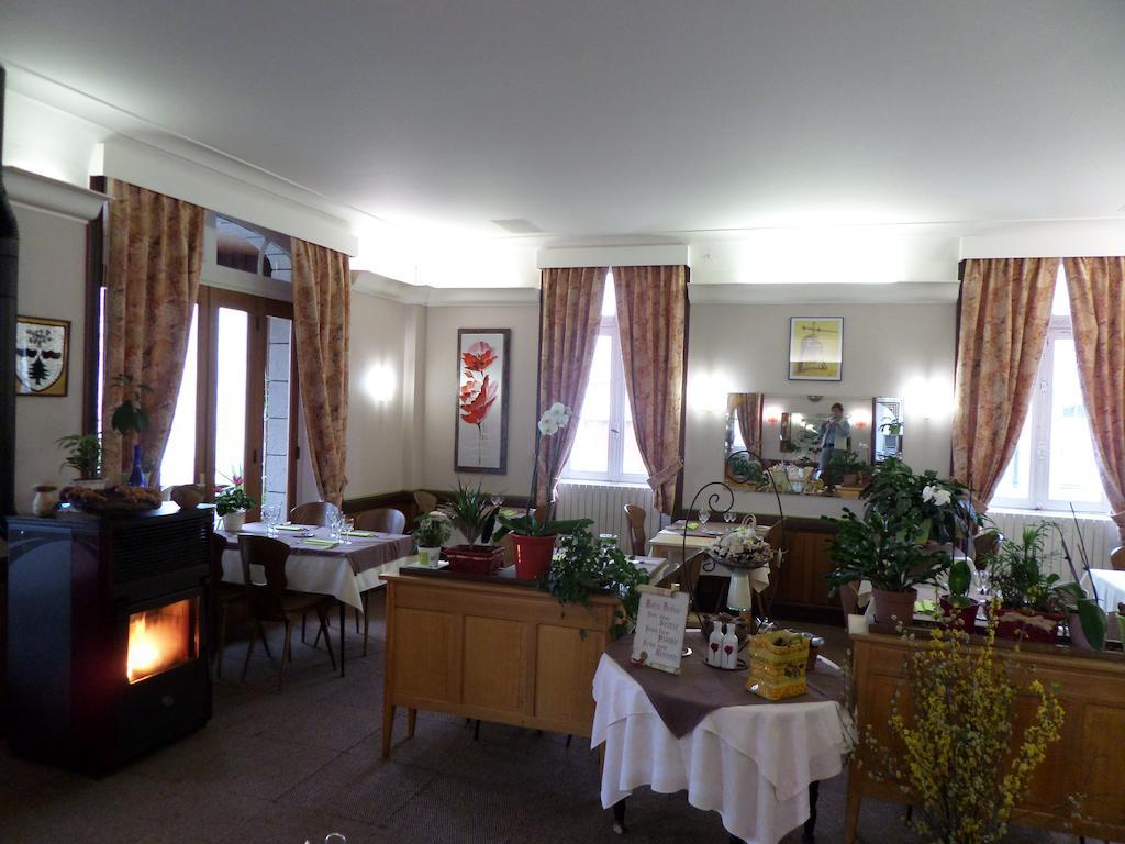 Hotel La Vie En Rose Le Brugeron Buitenkant foto
