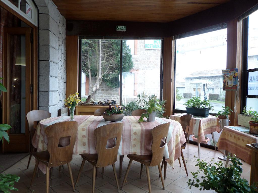 Hotel La Vie En Rose Le Brugeron Buitenkant foto