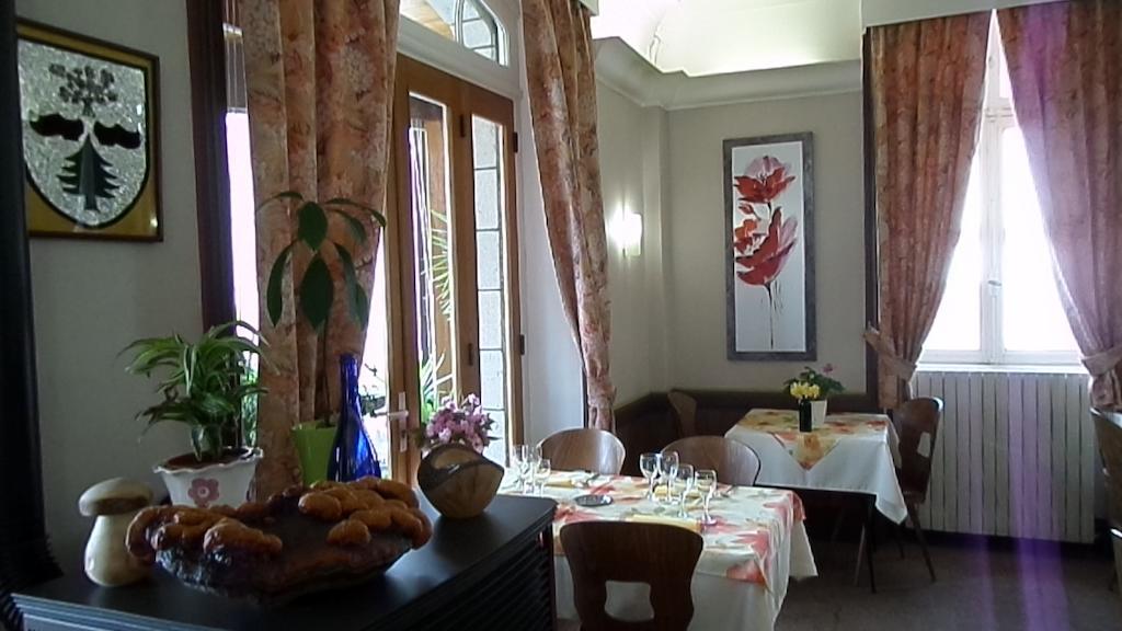 Hotel La Vie En Rose Le Brugeron Buitenkant foto