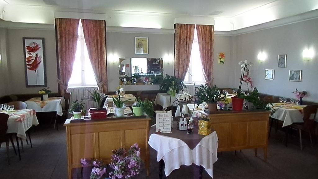 Hotel La Vie En Rose Le Brugeron Buitenkant foto
